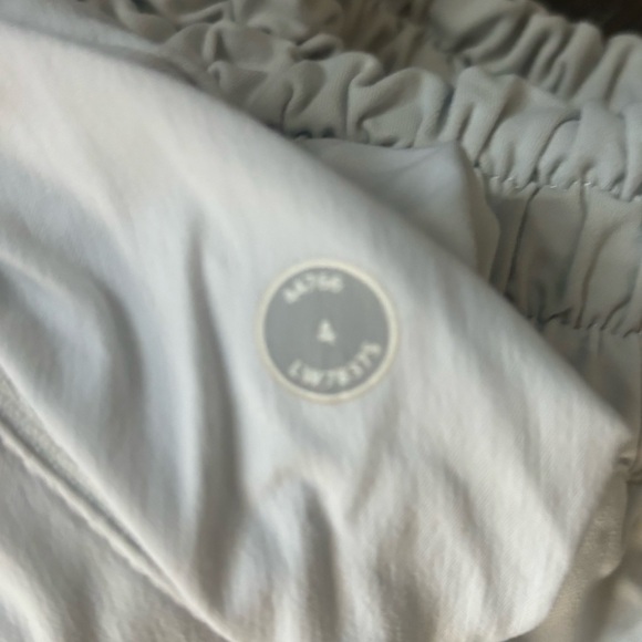 Lululemon shorts size 4 - Picture 8 of 8